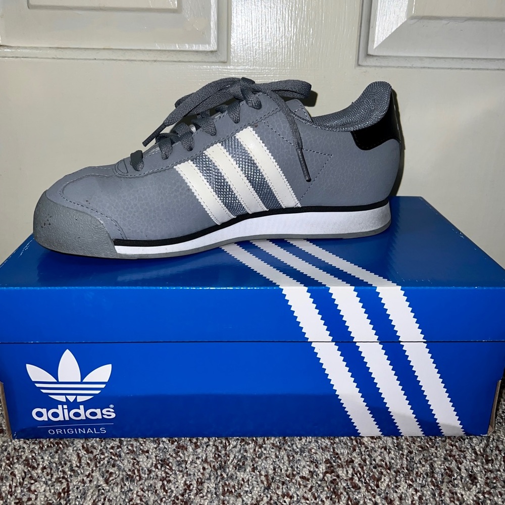 Adidas Sneakers